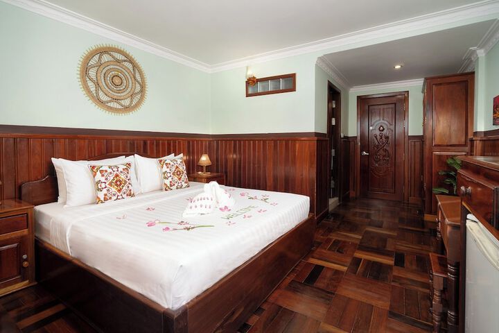 Room 10 of 84