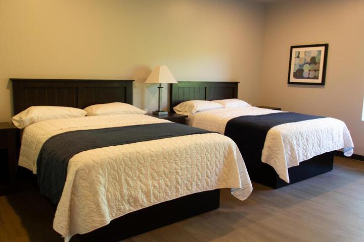 2 Queen Beds River View (8 of 12)