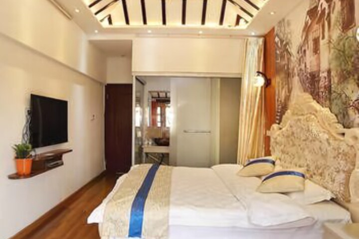 Room 2 of 7