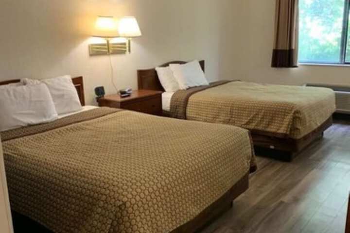2 Queen Beds (4 of 10)