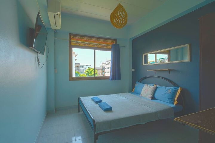 Room 12 of 50