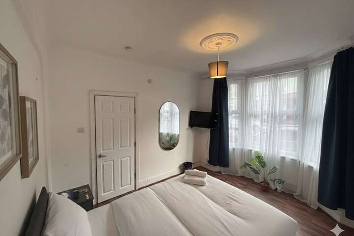 Room 5 of 27