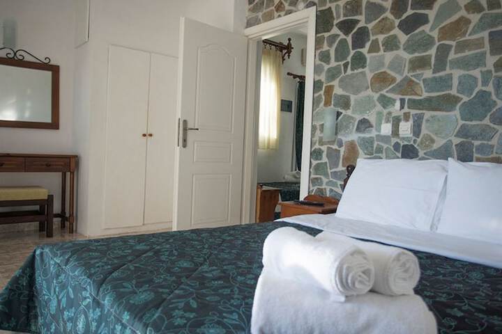Room 8 of 40