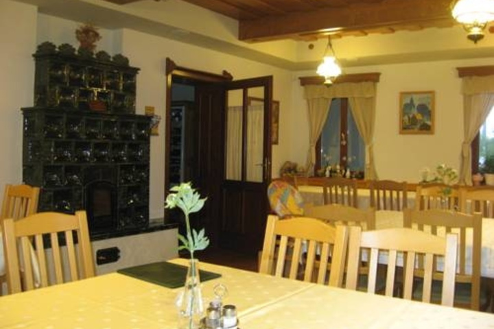 Dining 6 of 8