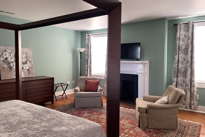 Room 104 of 170
