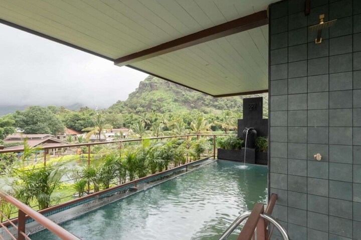 Pool 58 of 152