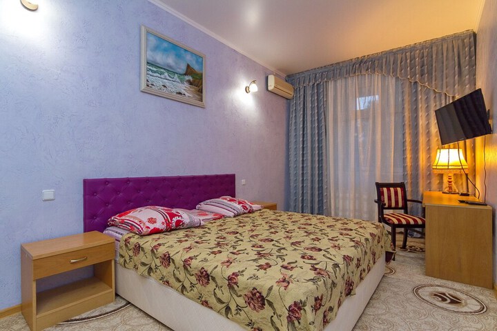 Room 4 of 25
