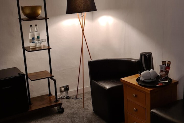 Room 6 of 15