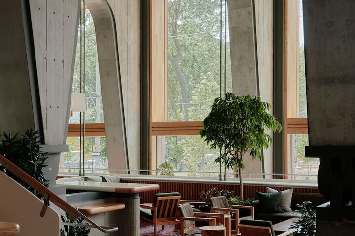 Lobby lounge