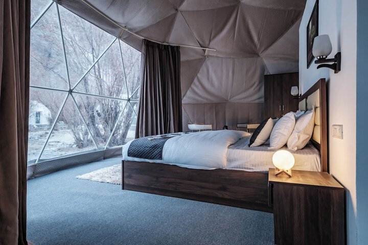Room 4 of 16