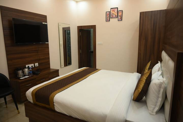 Room 16 of 38