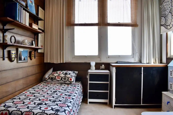 Room 4 of 15