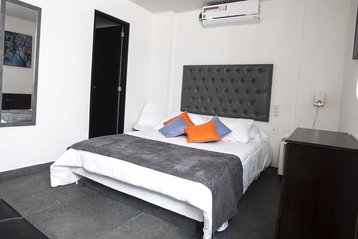 Room 6 of 34