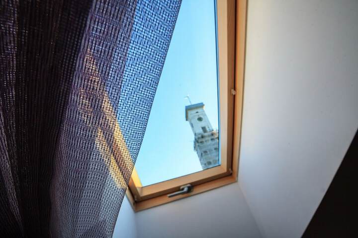 Room 32 of 53
