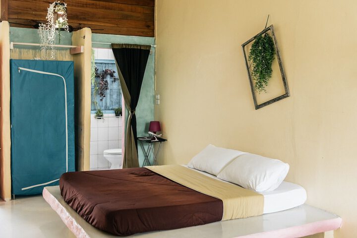 Room 8 of 20