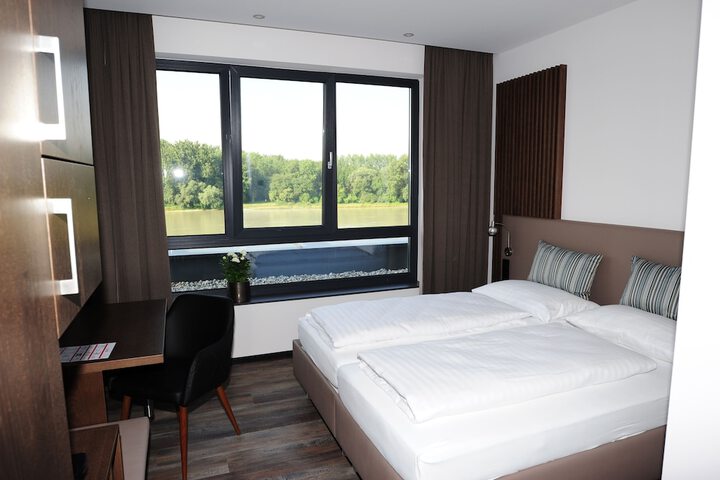 Room 7 of 75