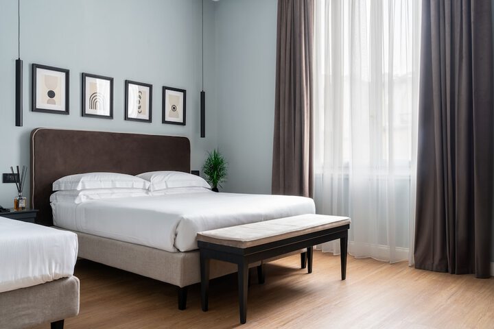 Room 13 of 76
