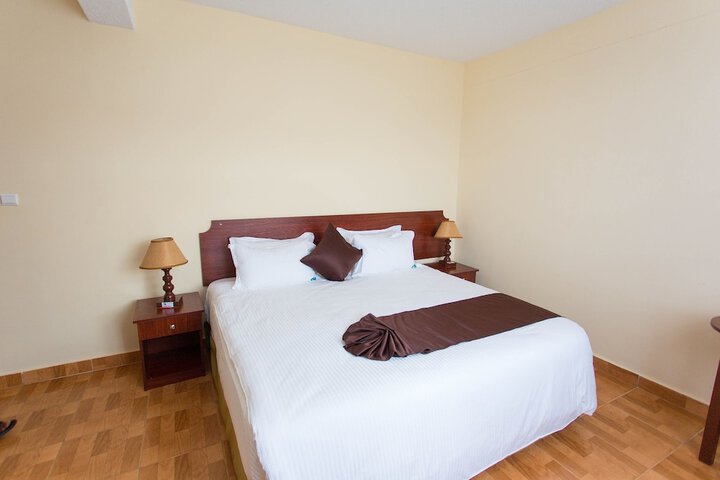 Room 2 of 44