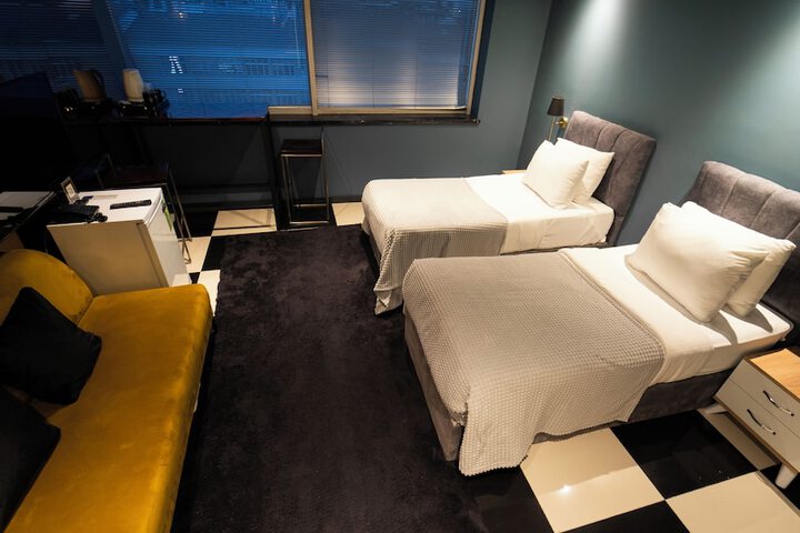 Room 42 of 149