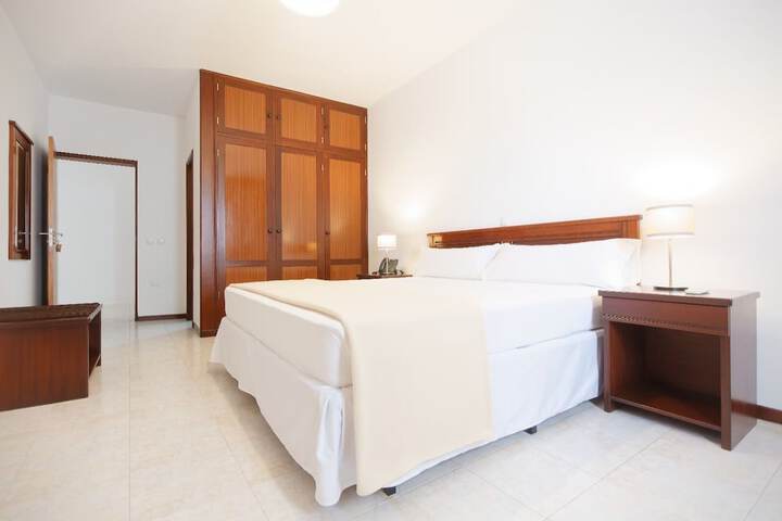 Room 10 of 27