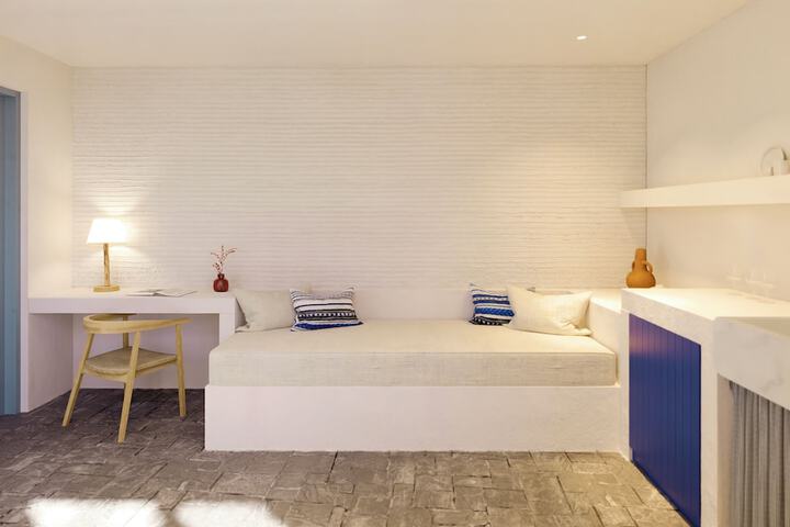 Room 6 of 30