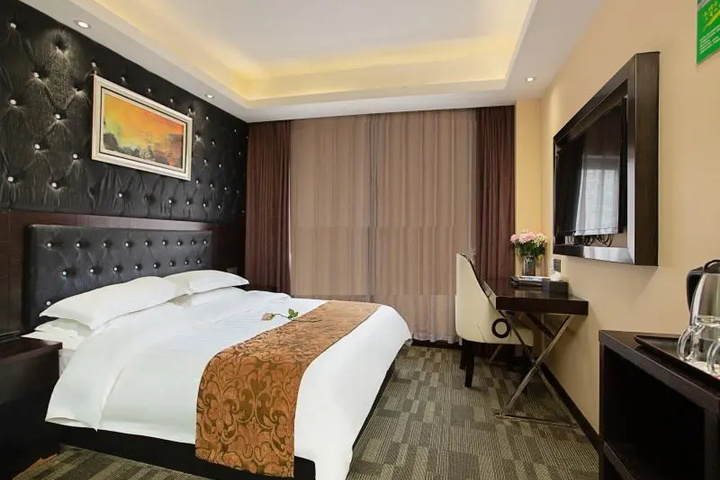 Room 3 of 9