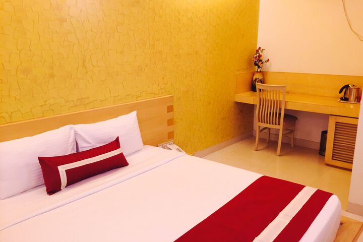Room 14 of 32