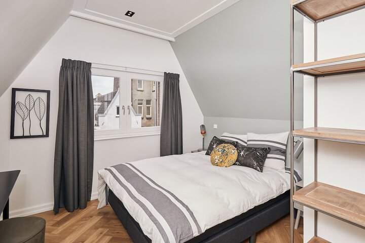 Room 5 of 33