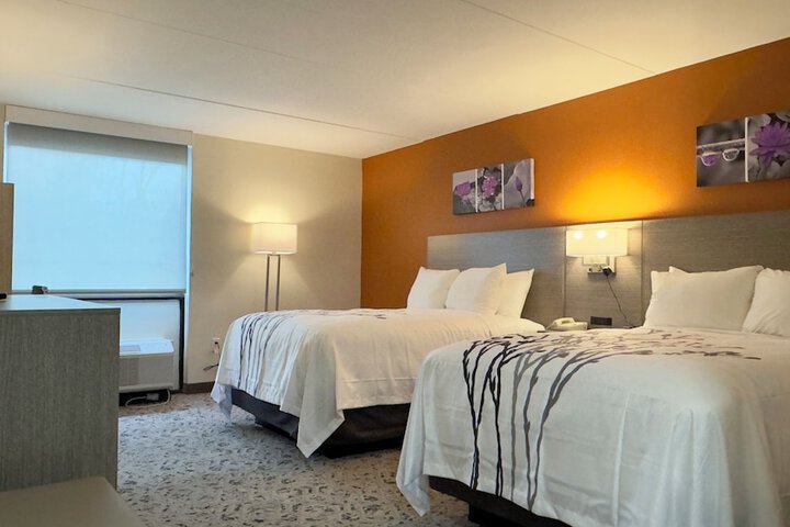 2 Double Beds (3 of 8)