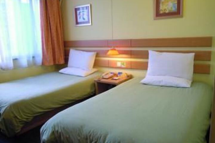 Room 9 of 19
