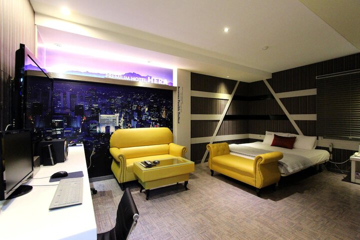 Room 10 of 56