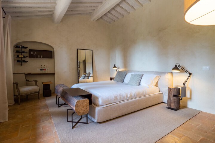 Room 8 of 47