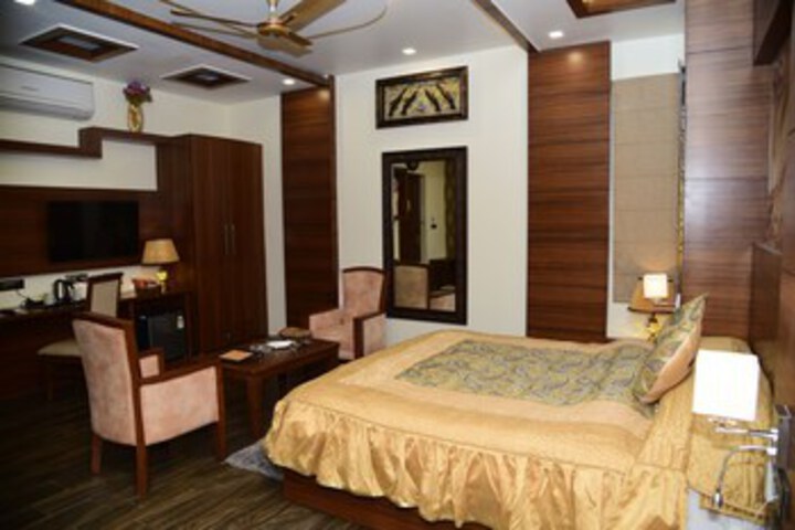 Room 18 of 28