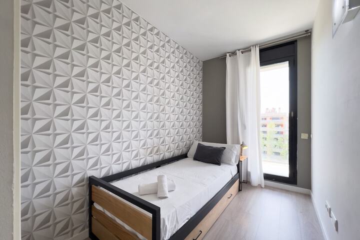 Room 6 of 16