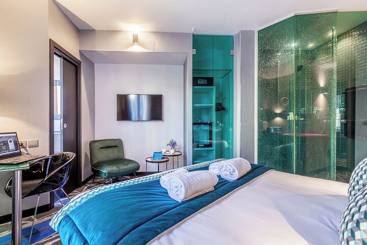 Room 17 of 31