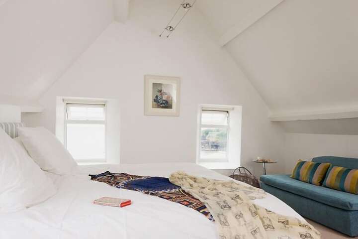 Room 7 of 27