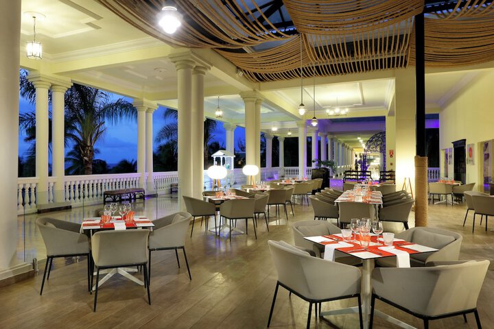 Dining 77 of 152