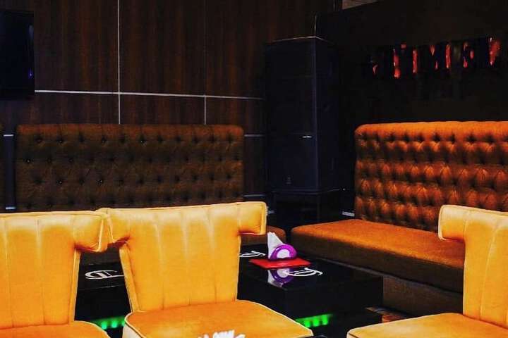 Lounge 48 of 56