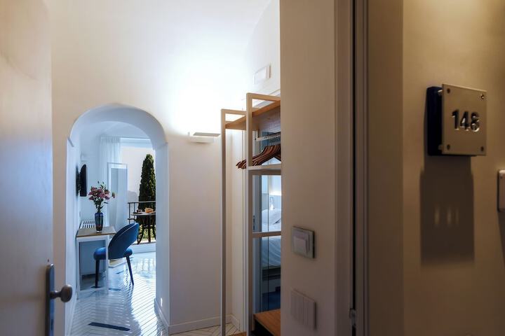 Room 32 of 94