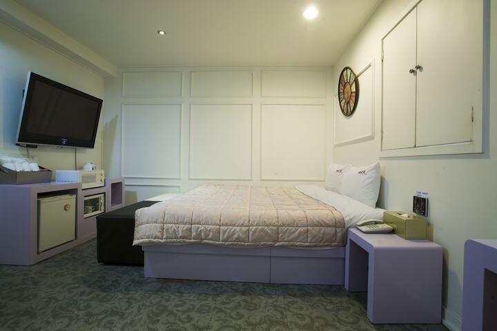 Room 19 of 77