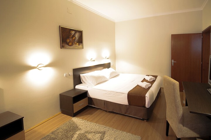 Room 13 of 113
