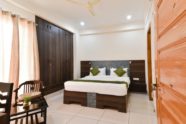 Room 8 of 27