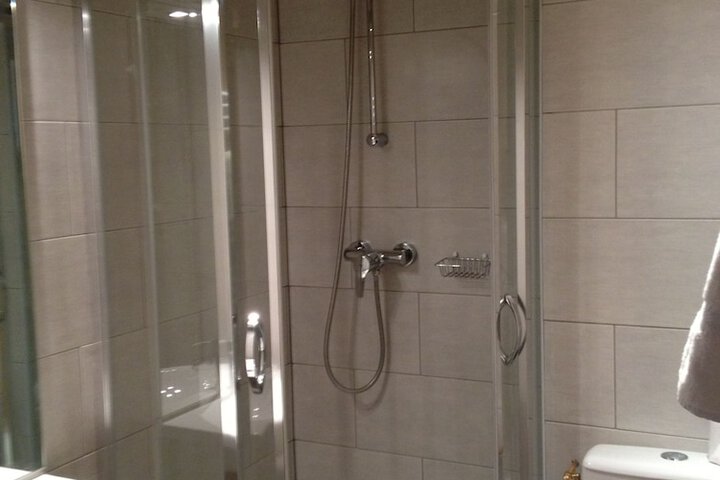 Room 6 of 15