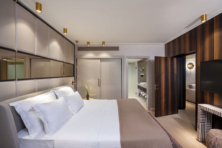 Room 52 of 134