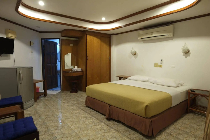 Room 3 of 18