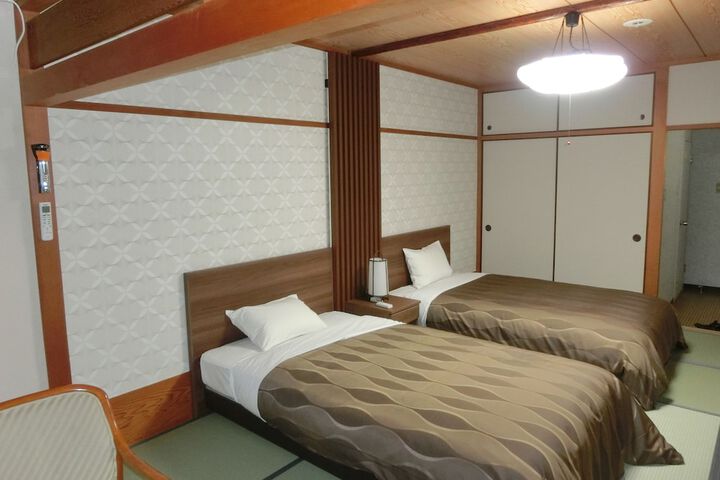 Room 4 of 38