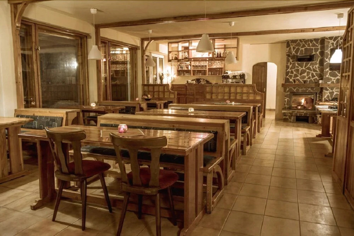 Dining 8 of 10