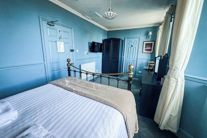 Room 8 of 37