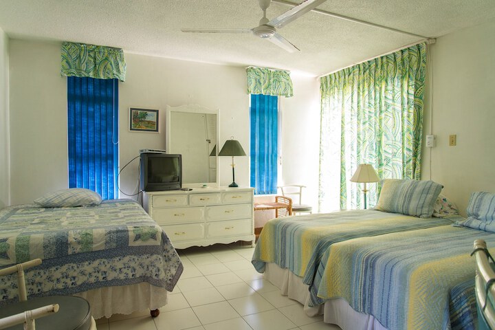 Room 6 of 18