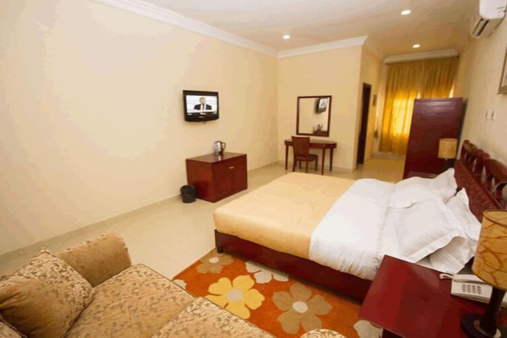 Room 4 of 24
